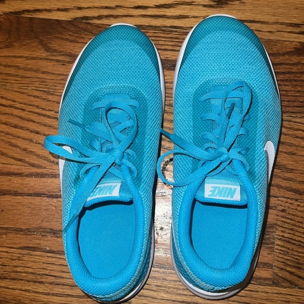 NIKE FLEX EXPERIENCE RUN 7 NEW Size